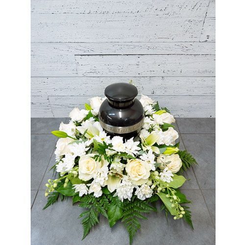 Arrangement composé de fleurs blanches