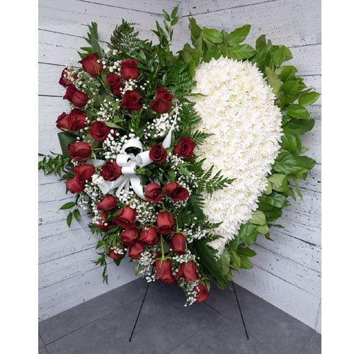 Beautiful arrangement of funeral flowers | Service Actuel